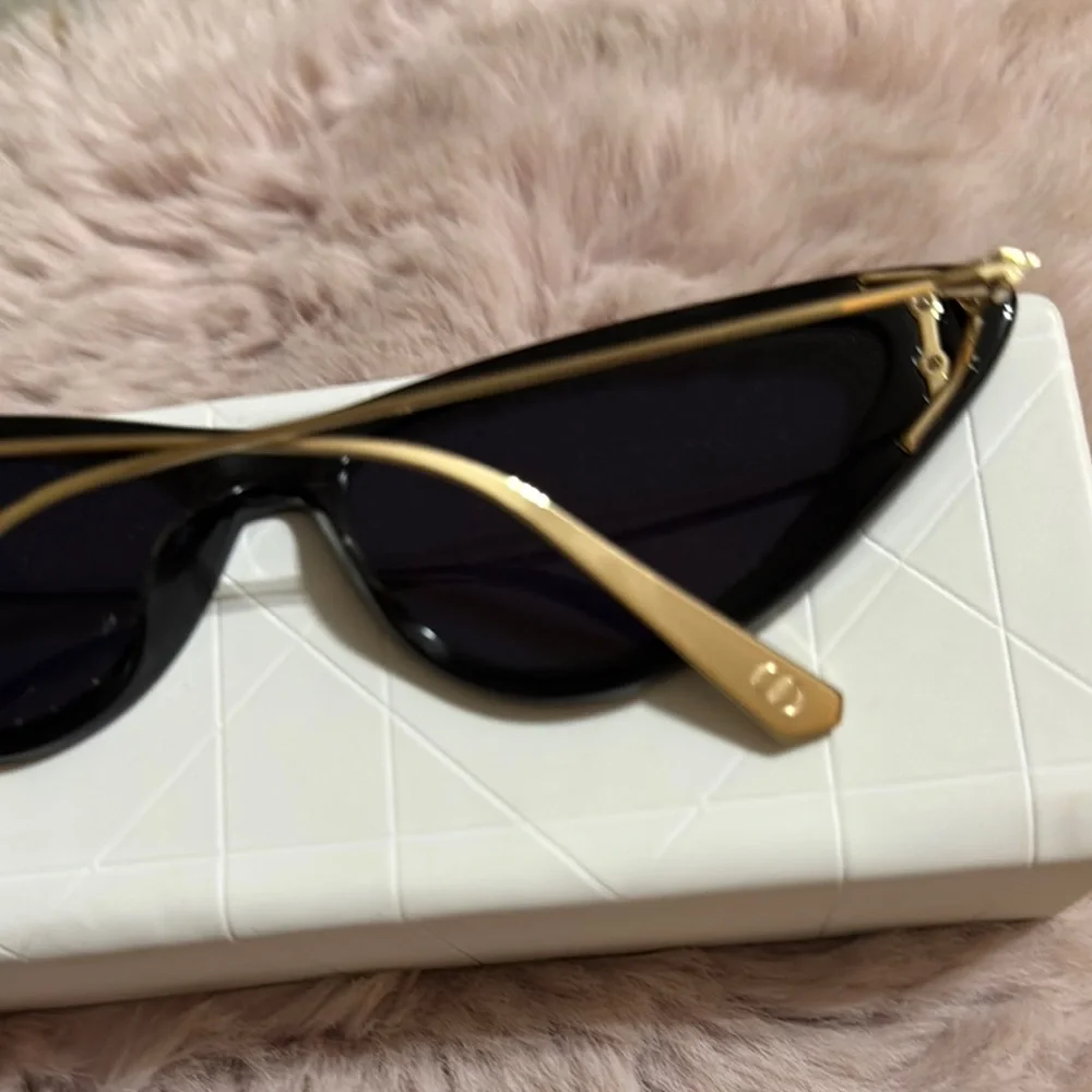 Dior Black Cat-Eye Sunglasses - Picture 4 of 6